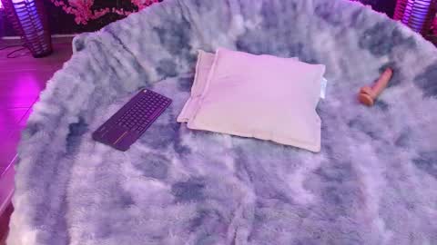 Ana online show from November 15, 8:43 pm