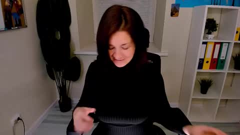 Ana online show from November 8, 3:50 pm