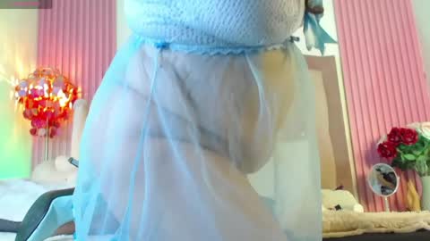 Ana Moon  online show from April 11, 6:30 am