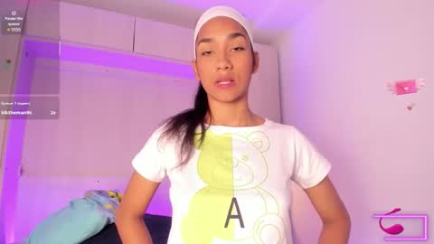 anaacollins_ online show from November 26, 11:55 am