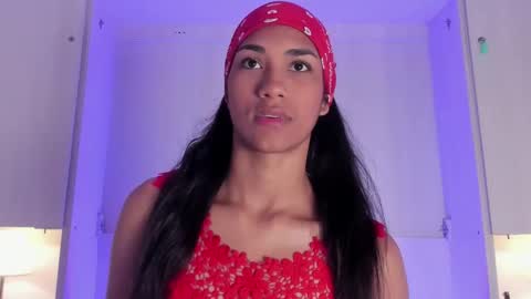 anaacollins_ online show from December 19, 11:35 am