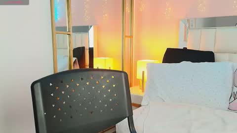 Anahi  online show from February 8, 11:25 am