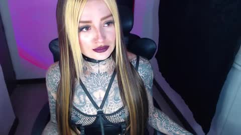Snapshot of anai_gomez chatting on December 9, 7:29 pm Callme Mistress Ani online show from December 9, 7:29 pm