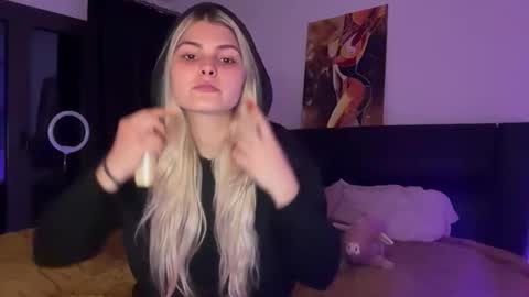 Ana online show from November 9, 9:00 pm