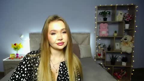 anastacyyellig online show from March 8, 7:02 am