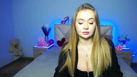 anastacyyellig online show from January 25, 6:55 am