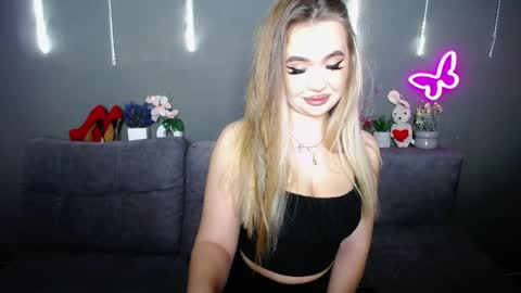 anastacyyellig online show from April 16, 8:41 pm