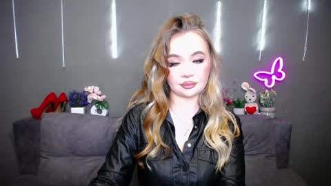 anastacyyellig online show from April 15, 8:31 pm