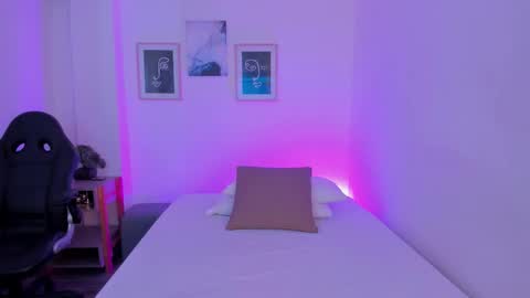 Ana online show from December 5, 8:21 pm