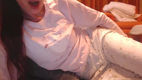 Snapshot of andrasweetie chatting on October 23, 6:47 pm Andra online show from October 23, 6:47 pm
