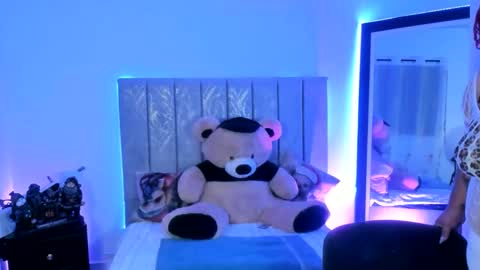 andreaakinky online show from November 11, 8:55 am