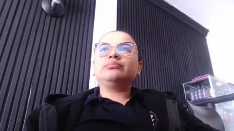 andrewbc86 online show from November 5, 9:20 pm