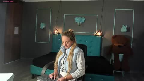 Angel online show from April 14, 1:44 pm