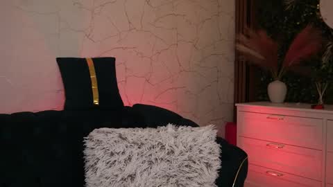 Anysia online show from December 15, 5:45 am