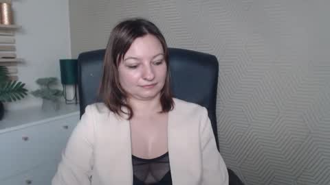 Angela online show from February 4, 8:39 am