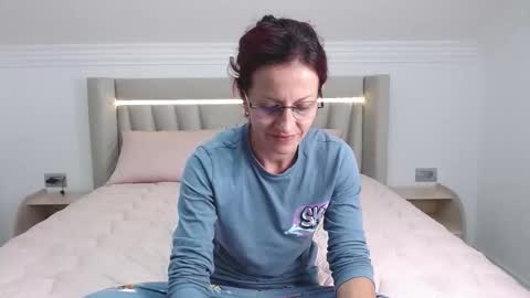 angelcat001 online show from October 18, 6:31 pm