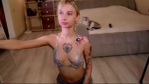 Gabby online show from November 3, 4:44 pm