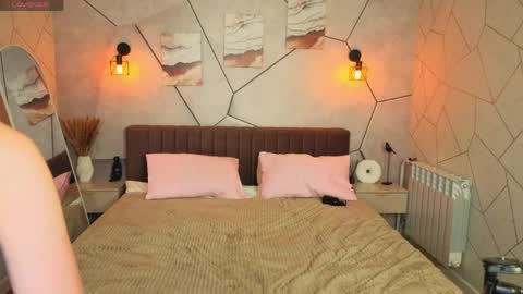 Angelina online show from April 10, 6:30 am