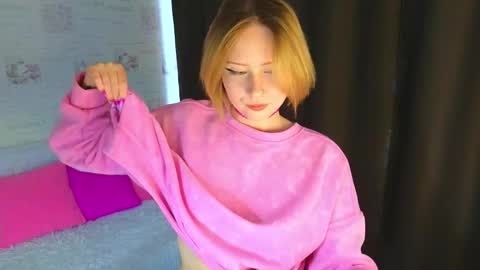 Snapshot of angellisss chatting on October 16, 6:27 am Cutie online show from October 16, 6:27 am