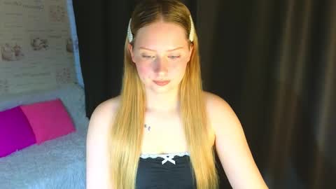 Snapshot of angellisss chatting on September 24, 9:41 am Cutie online show from September 24, 9:41 am