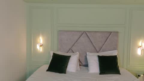 angely_perry online show from April 15, 4:24 am