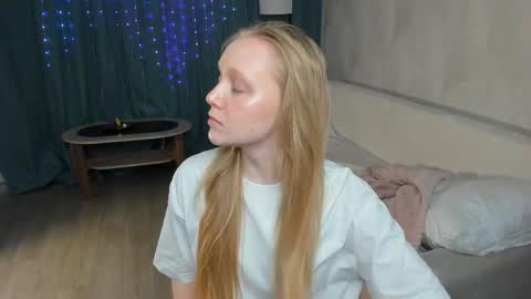 Violet online show from April 18, 7:11 am