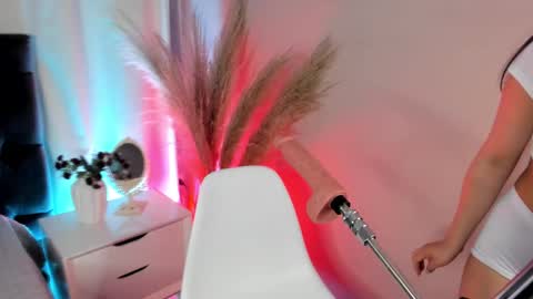 aniie_west online show from September 14, 2:37 pm