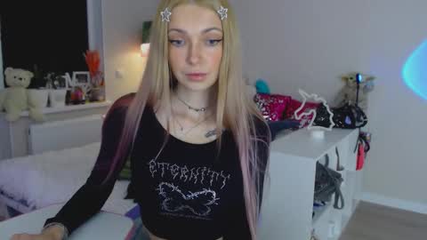 anita_moon_ online show from October 28, 5:41 pm