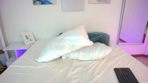 Mia online show from April 16, 9:50 pm