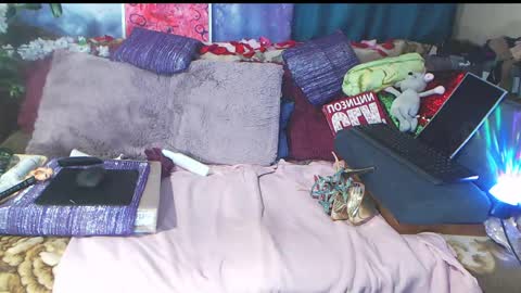 AnnaMila online show from April 10, 6:41 am