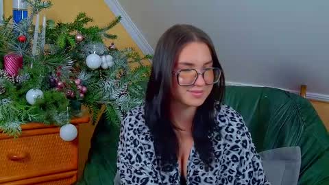 Anne online show from December 5, 9:21 am