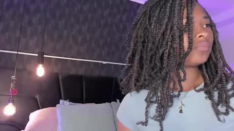 Snapshot of anneth__m chatting on February 12, 7:56 pm Anneth online show from February 12, 7:56 pm
