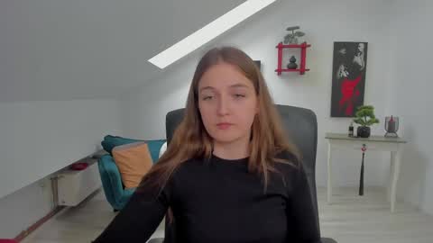 annewilsonn online show from May 5, 7:33 am