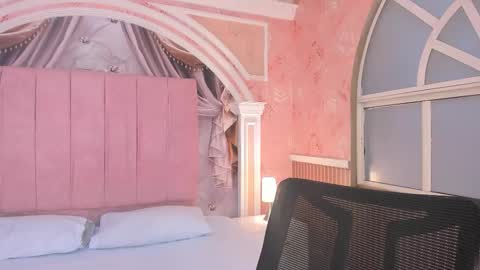 Annie online show from December 18, 11:48 am