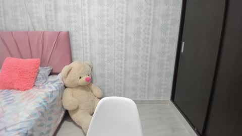 annie online show from February 8, 4:47 am