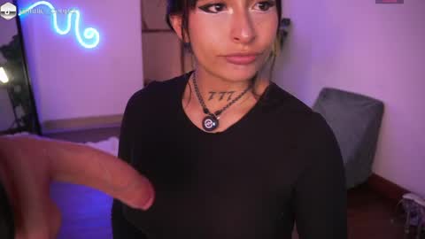 Annie online show from April 7, 11:40 pm