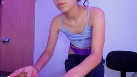 annie_rosse1017 online show from February 22, 5:19 am