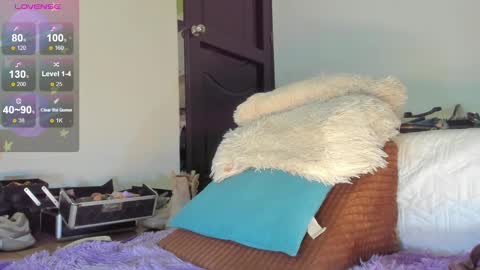 annie_santosx online show from March 3, 6:09 pm