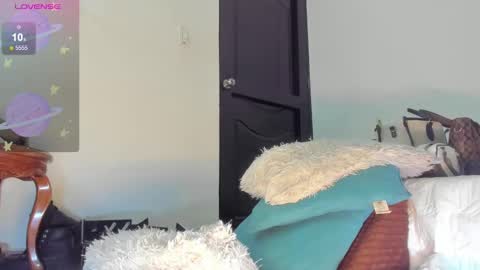 annie_santosx online show from February 15, 6:33 pm