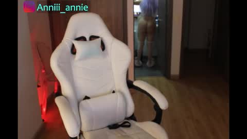 JEANNE no olvides seguirme dont forget follow me  uu online show from February 3, 10:45 pm