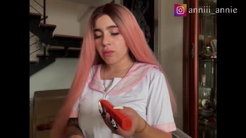 JEANNE no olvides seguirme dont forget follow me  uu online show from October 28, 9:19 pm