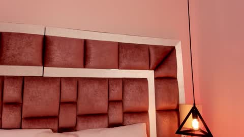 Annie online show from March 9, 12:30 pm