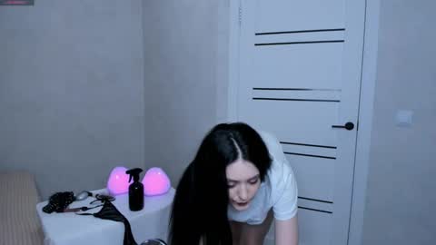 annieparson online show from February 16, 8:44 pm