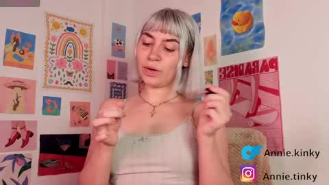 annietinky online show from April 17, 2:57 am