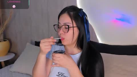 A N N Y E  online show from November 4, 12:32 pm