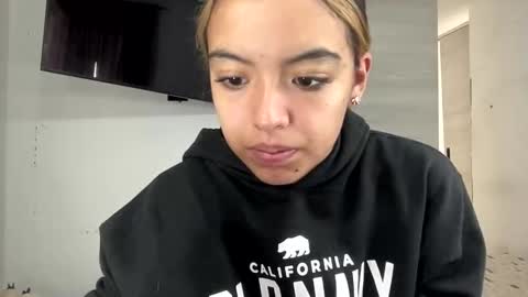 anotella_aa online show from April 15, 7:58 pm