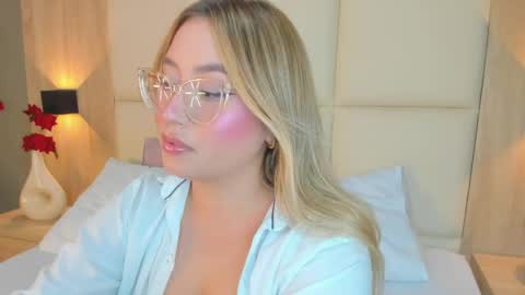 A N T O N E L L A  online show from March 31, 2:50 pm