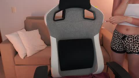 anya online show from March 18, 3:33 am