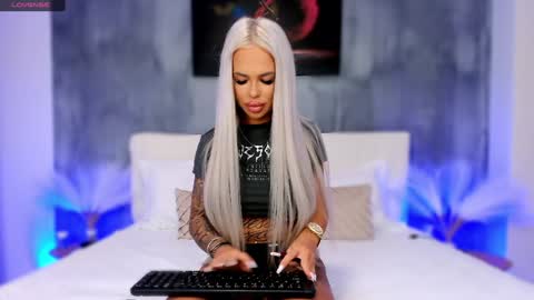 Snapshot of anyas_dolce chatting on December 20, 6:13 pm anyas_dolce online show from December 20, 6:13 pm