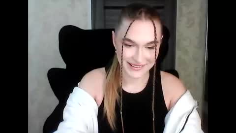 AnyaSmack online show from December 4, 7:03 pm